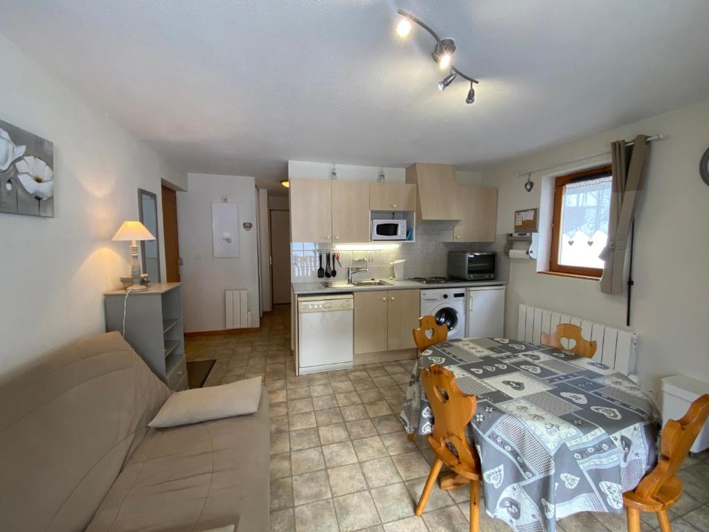 Appartement calme, proche centre-ville, avec balcon et garage à Châtel - FR-1-693-122 - 2