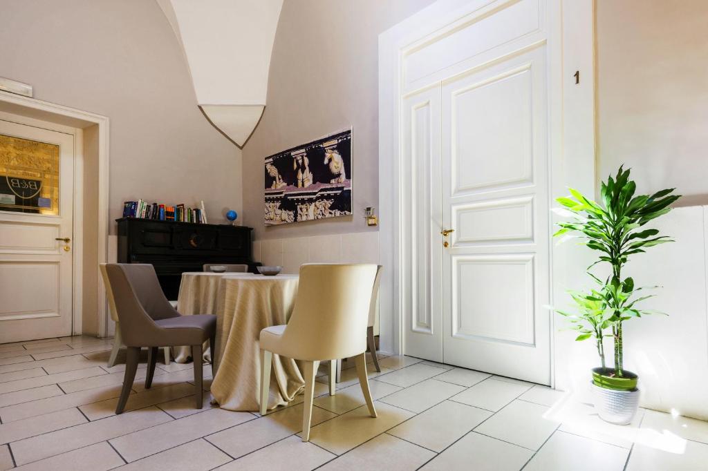 Shared lounge/TV area