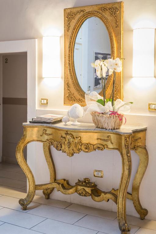 Shared lounge/TV area