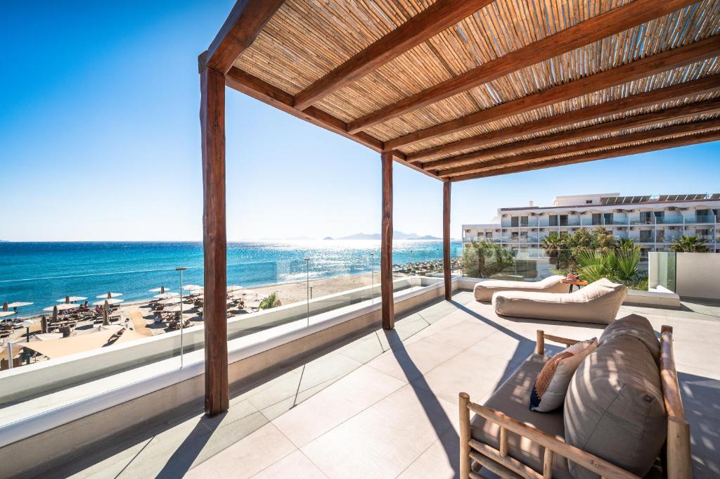 NOA BEACHFRONT SUITES 전경