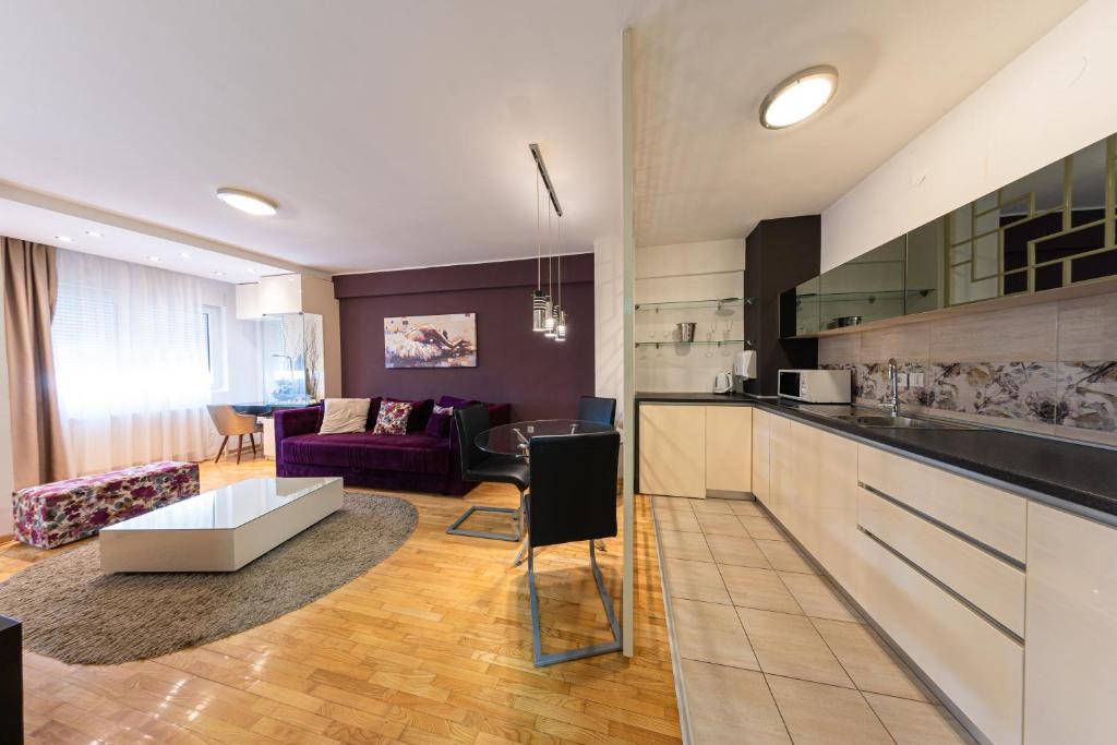 NAR Royalton Deluxe Apartment #40 Free Parking - 2