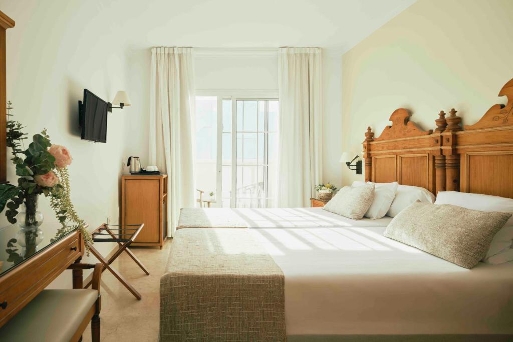Beneste Villa Flamenca Hotel — Hotel rooms in Nerja, Andalusia