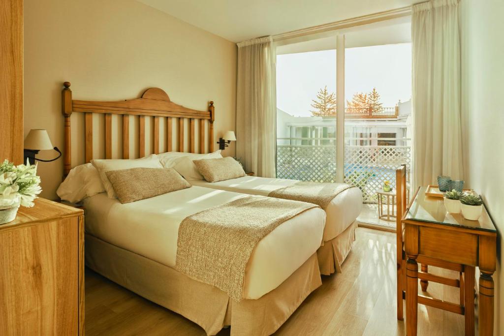 Beneste Villa Flamenca Hotel — Hotel rooms in Nerja, Andalusia