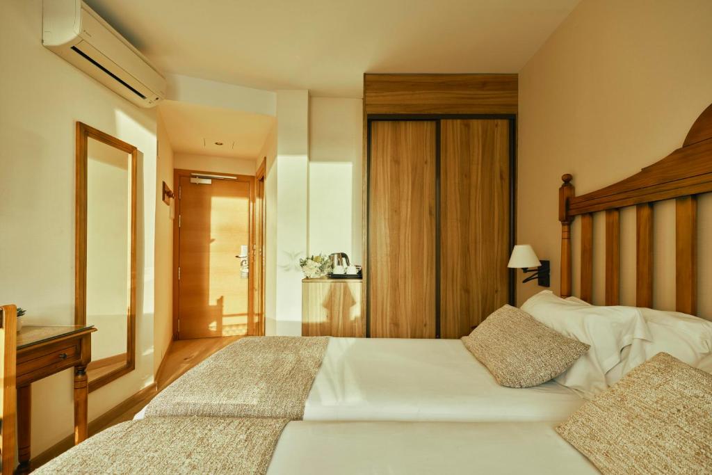 Beneste Villa Flamenca Hotel — Hotel rooms in Nerja, Andalusia