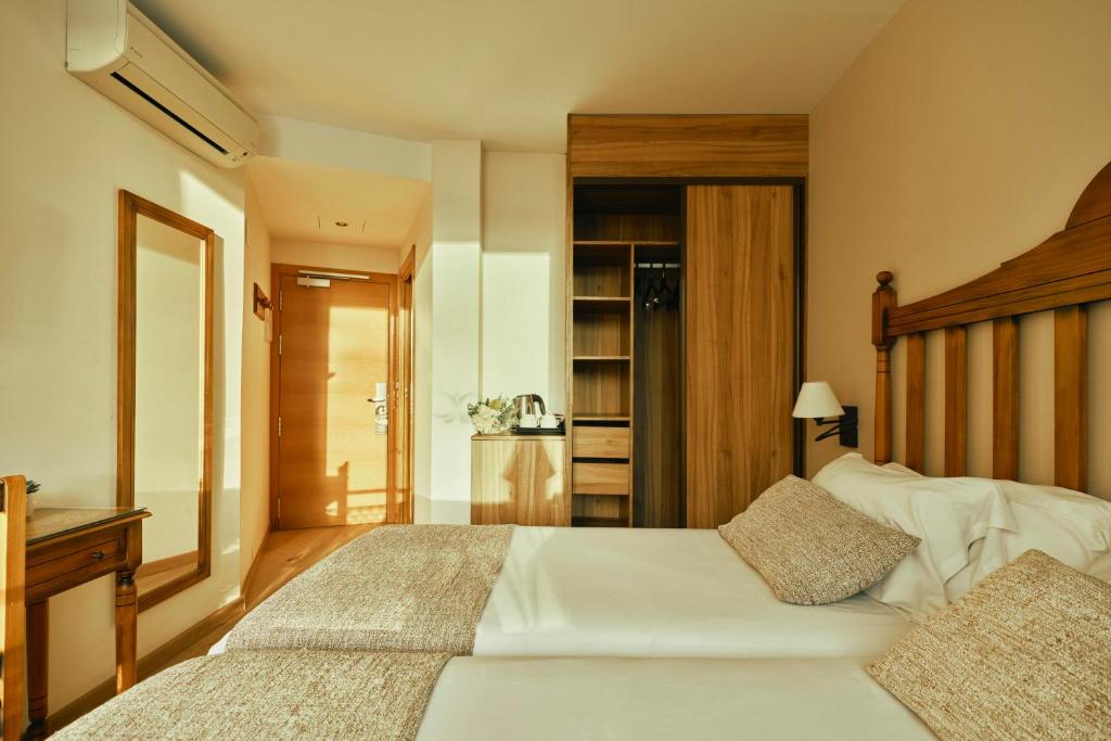 Beneste Villa Flamenca Hotel — Hotel rooms in Nerja, Andalusia