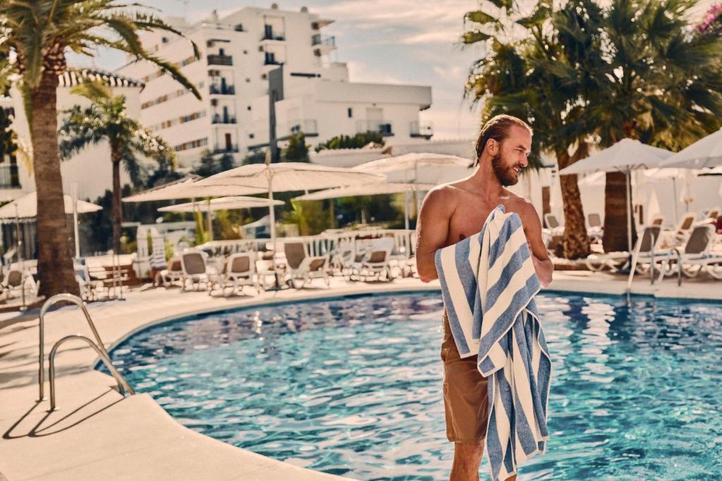 Beneste Villa Flamenca Hotel — Swimming pool in Nerja, Andalusia