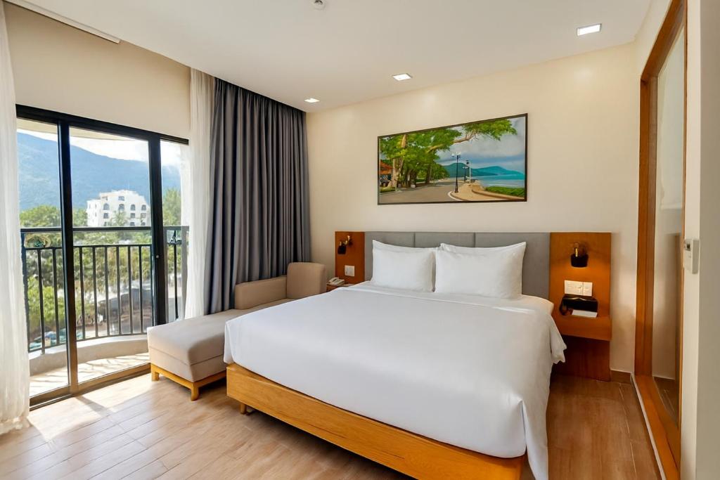 Marina Bay Con Dao Hotel
