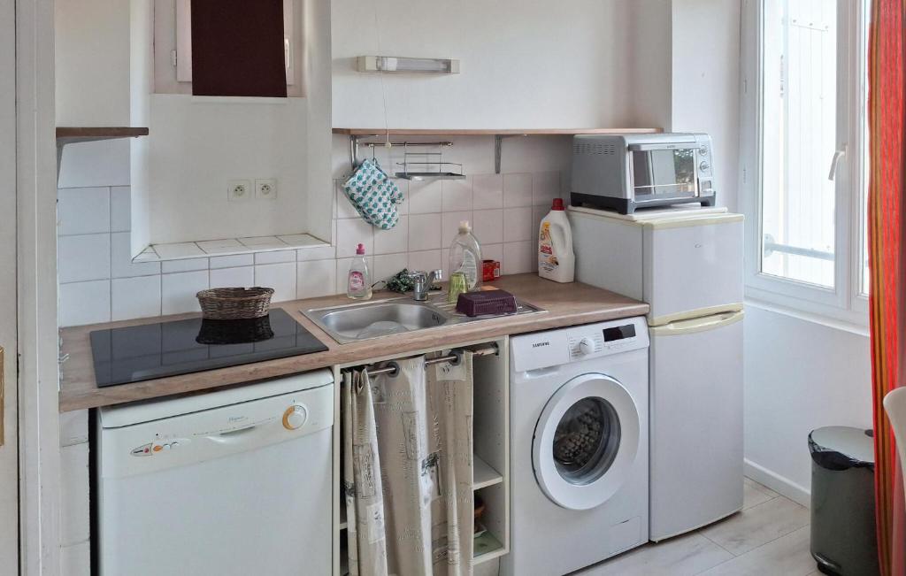 One Bedroom Awesome Apartment In Carnac - 5