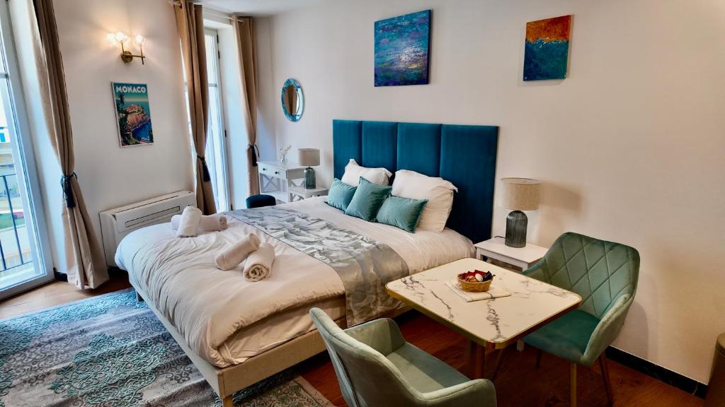LB Vacation Rentals I Large Superieure Room with Balcony I Casa d'Azur - 1