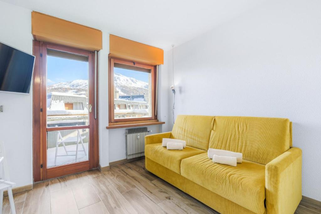 Hostdomus - Yellow Suite - 3