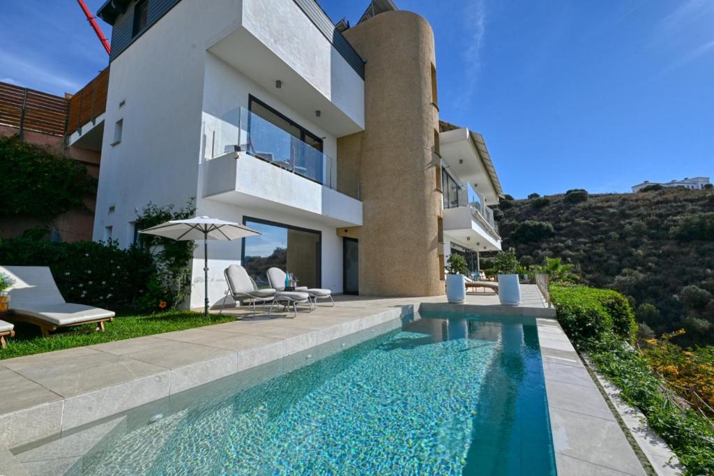 Stunning Villa with sea view and pool - 4