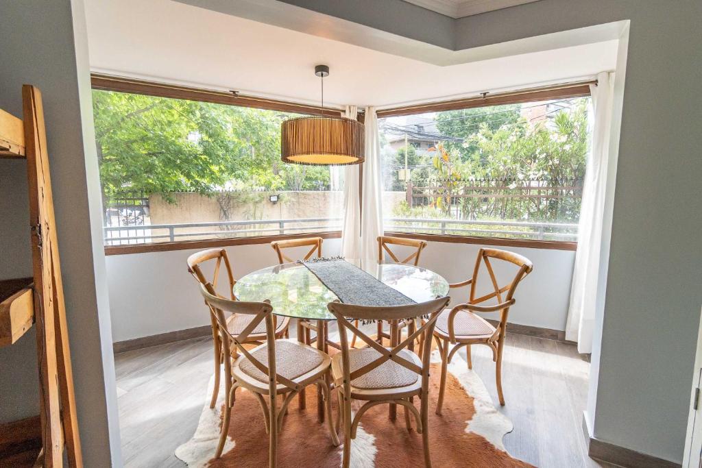 HOM I Amplio Depto en Las Condes con Terraza y Parking - 3
