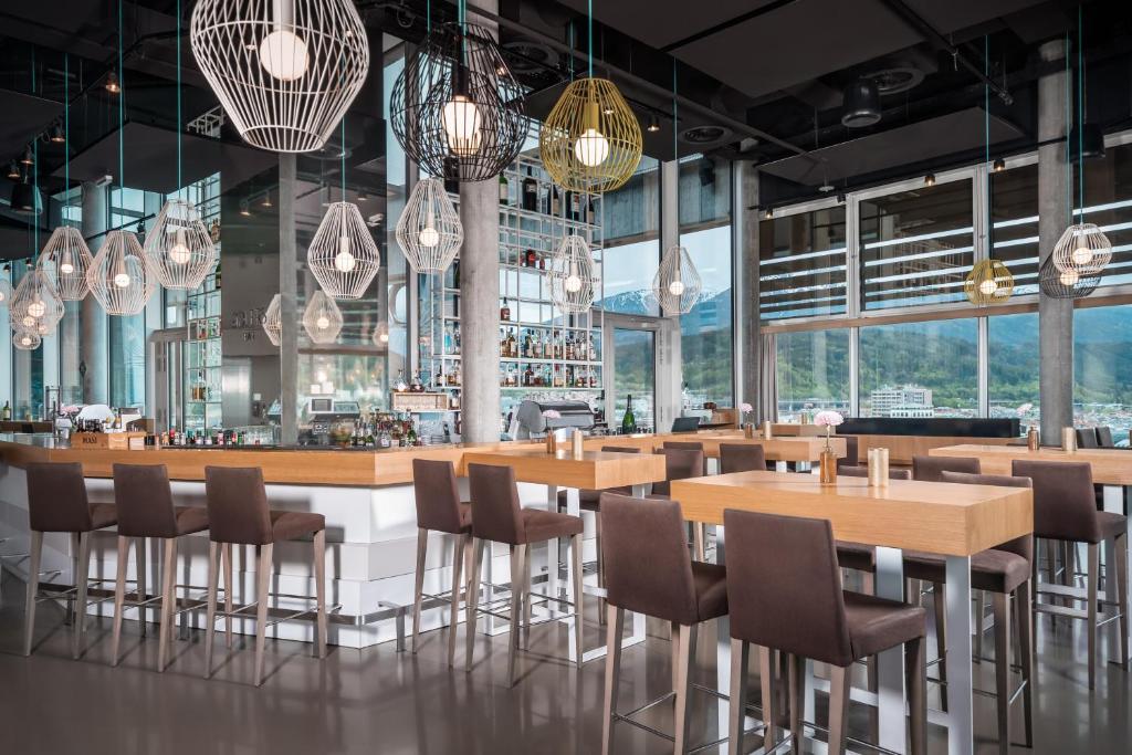 Bar/lounge