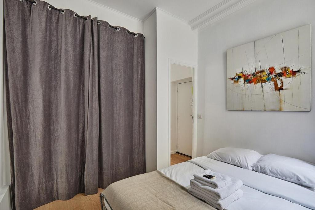 Apartment Center of Paris by Studio prestige - 4