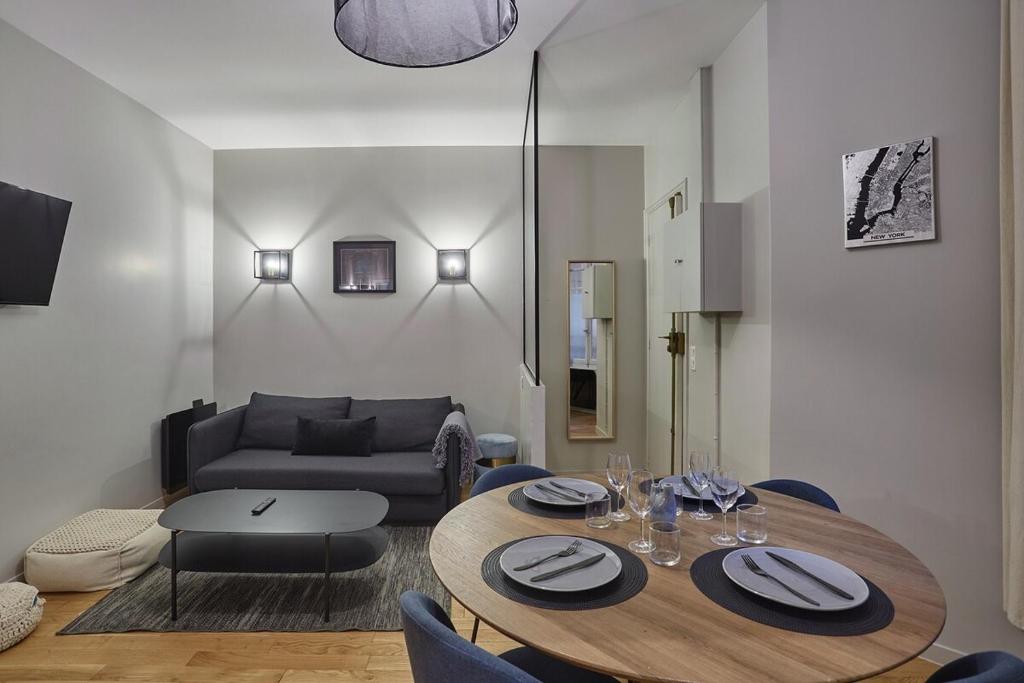 Apartment Center of Paris by Studio prestige - 3