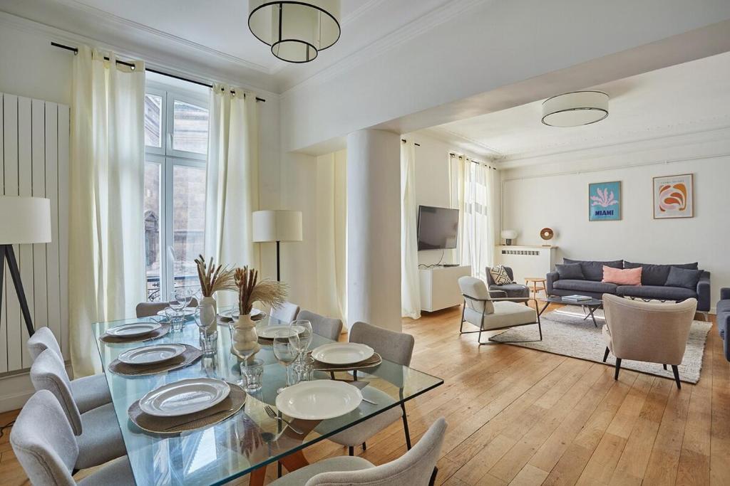 Apartment Center of Paris Montmartre by Studio prestige - 2