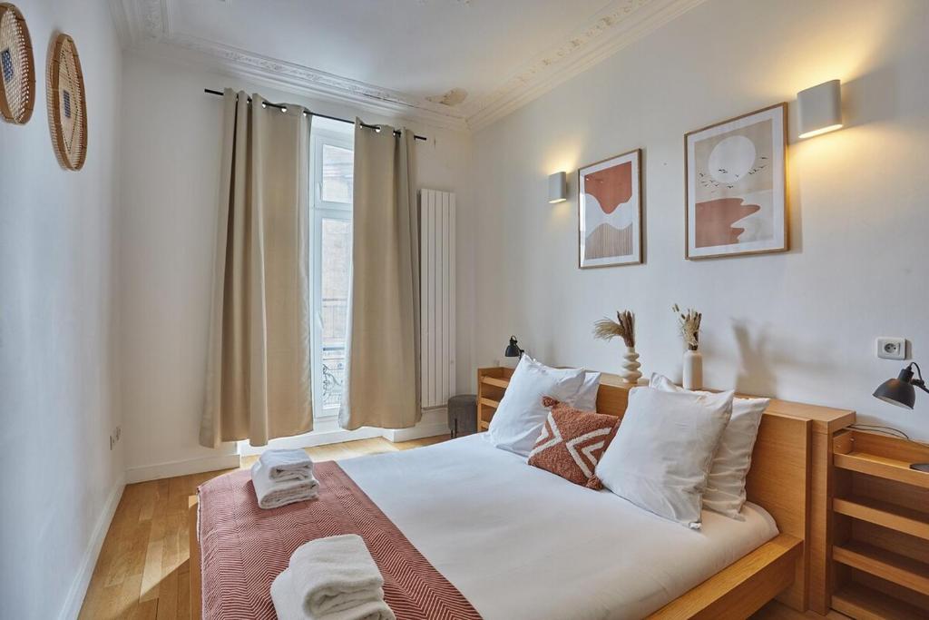 Apartment Center of Paris Montmartre by Studio prestige - 3