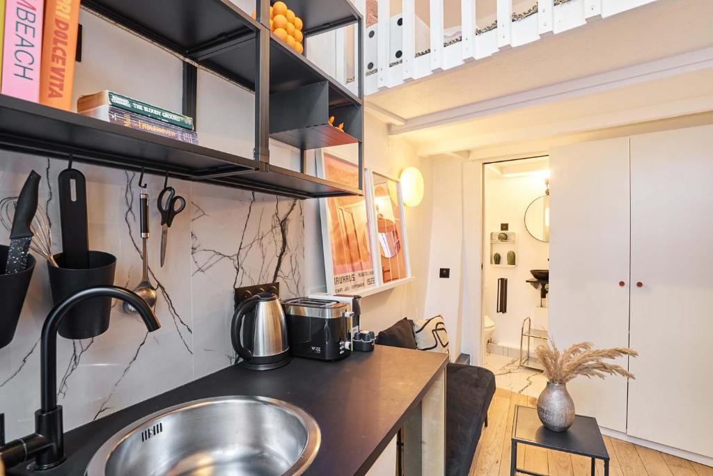 Studio Centre de Paris by Studio prestige - 3