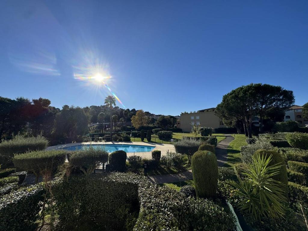 Appartement 3 pièces avec climatisation dans résidence avec piscines et tennis - FR-1-100-364 - 1
