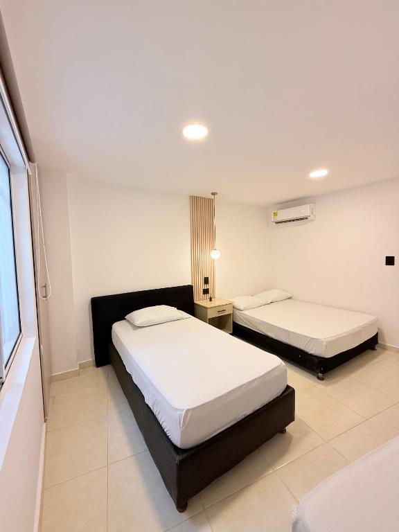 The Host apartamentos At Los Angeles - 4