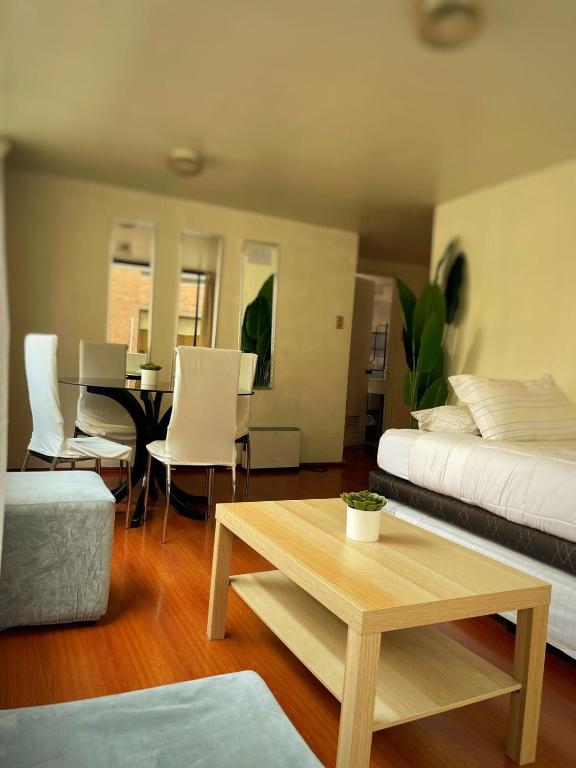 Ubicación increíble en Las Condes - 2