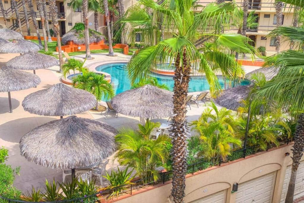Penthouse 2BD+Room • 2 Terraces • Pools•Near Beach - 3