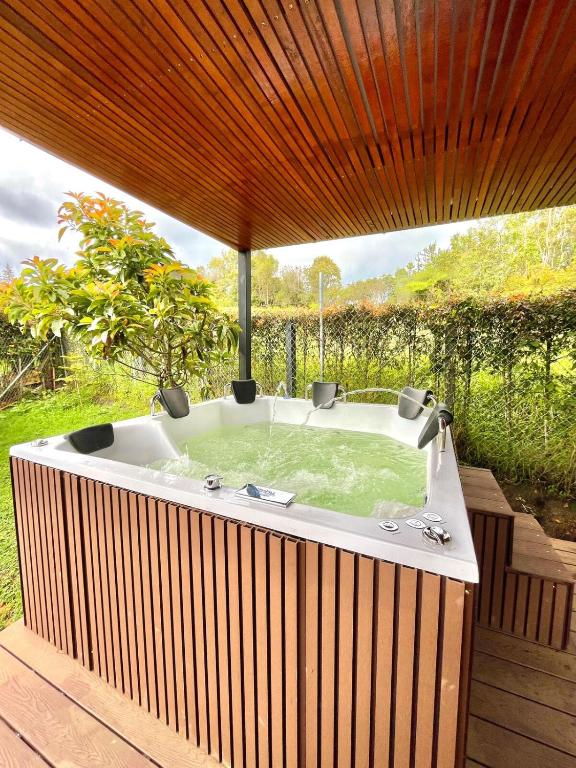 Casa Moderna en el Bosque Jacuzzi y Deck Privado - 1