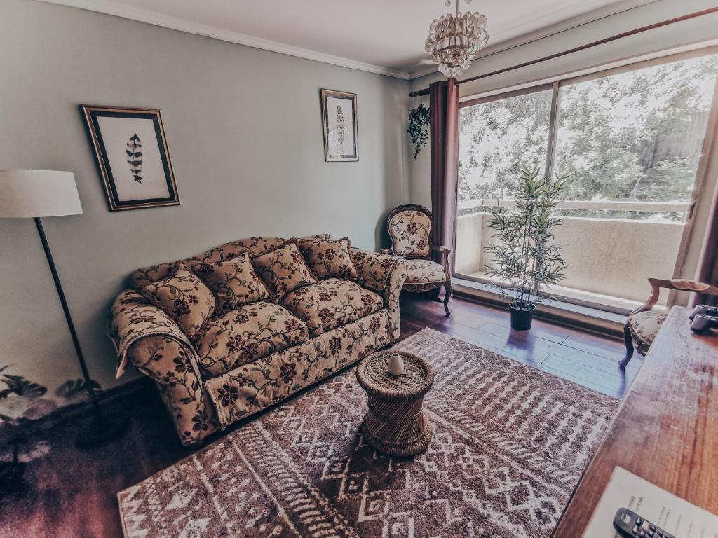 Hermoso Departamento Central en Concepción - hasta 4 camas - 2 Dormitorios - 1 Baño - 1 Estacionamiento - Mejor Evaluado en Chile 2023-2025 - Incluye Consola de Juegos Retro - Te ayudo con panoramas - 4