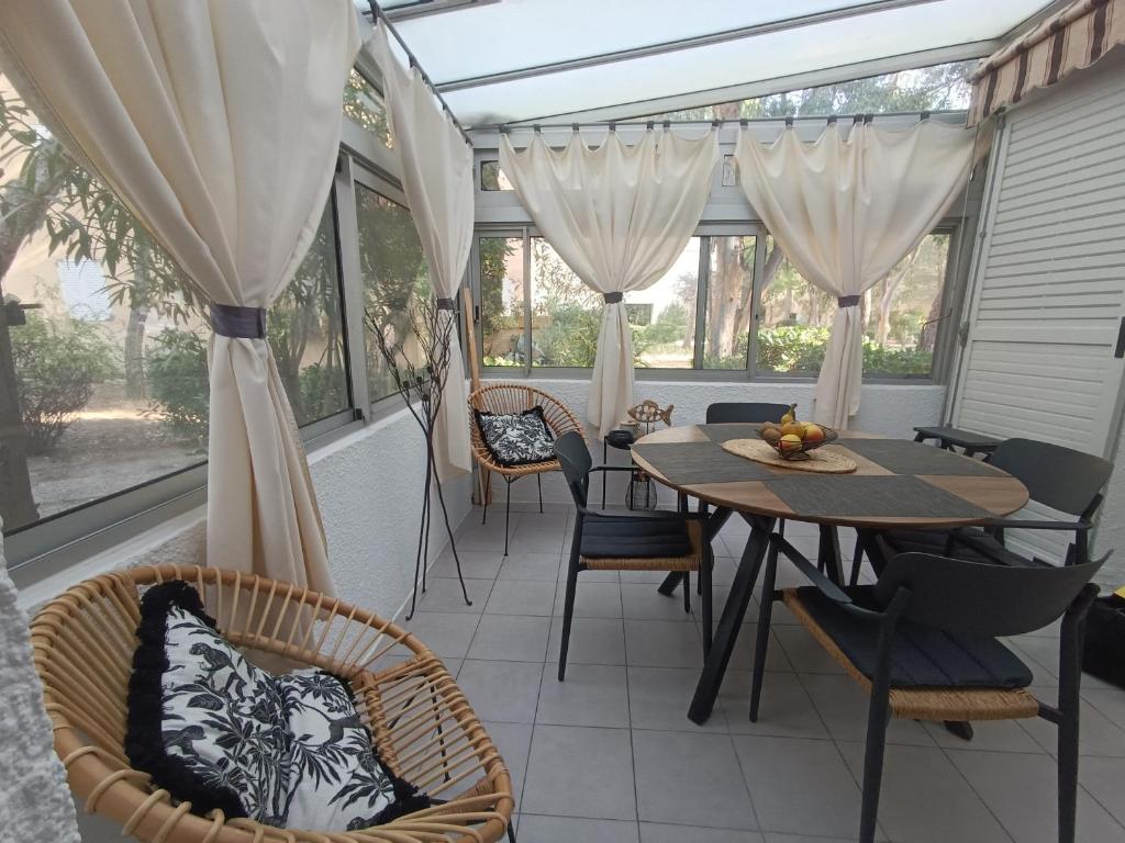 Appartement RDC proche plages avec parking - FR-1-776-145 - 1