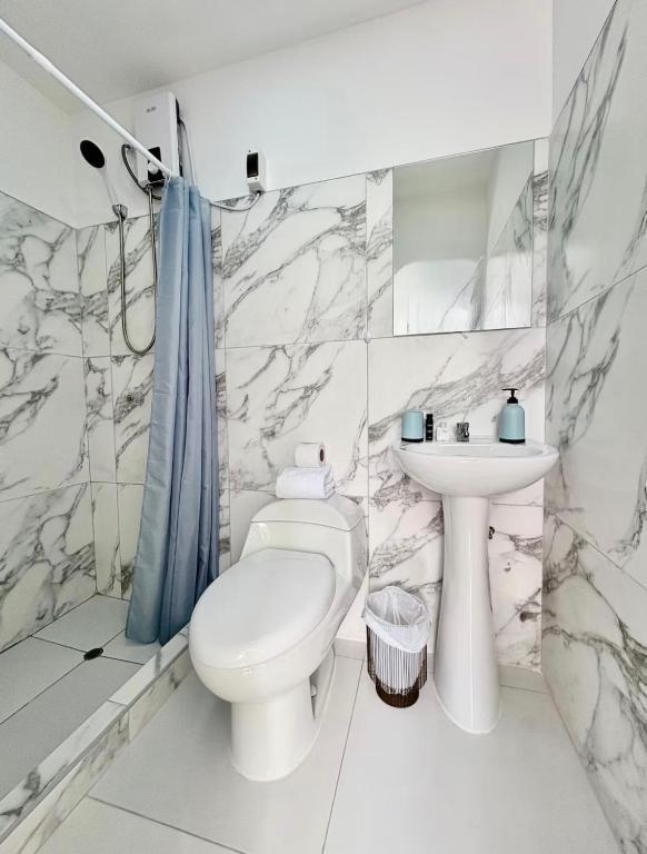alojamiento independiente baño privado - 2