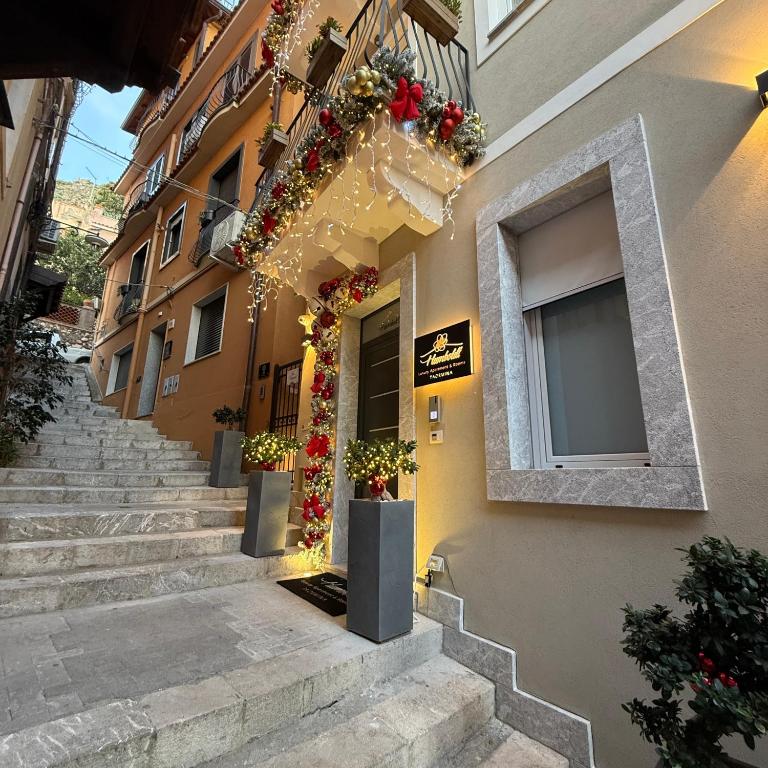 Humboldt Luxury Rooms Taormina - 3