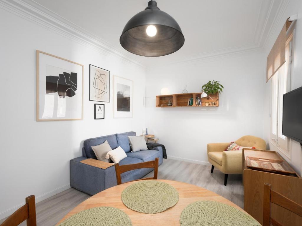 Cosy Sants Apartment - 2