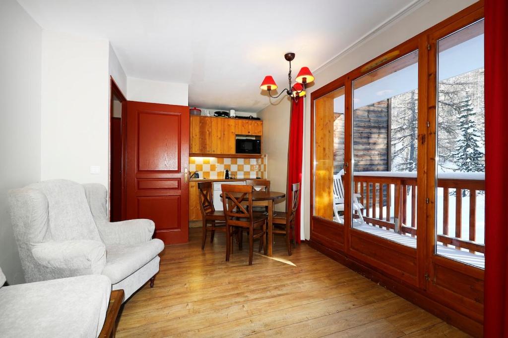 Albane Vars 2-Room Apartment - 1