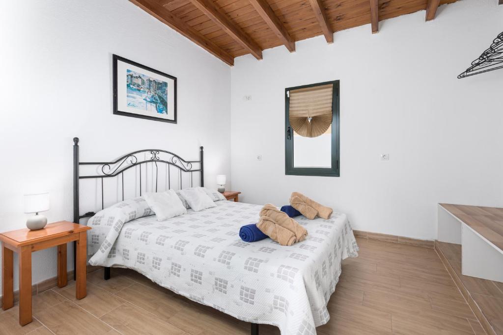 Home2Book Bright Villa with Pool, Corralejo - 5