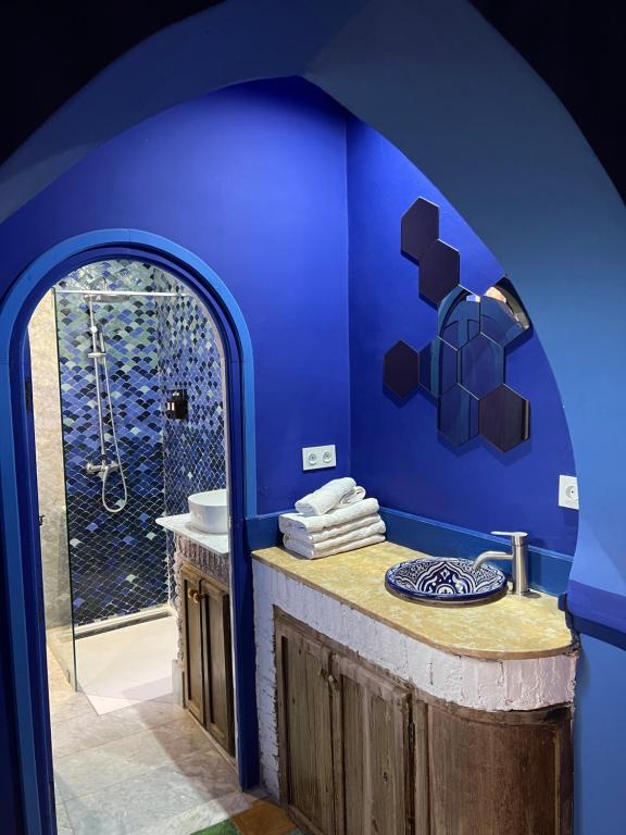 Front desk [24-hour]