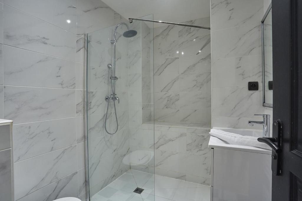 Apartment Center of Paris by Studio prestige - 3