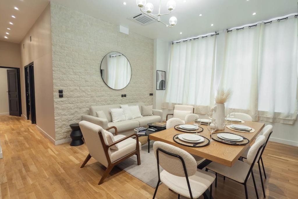 Apartment Center of Paris by Studio prestige - 5