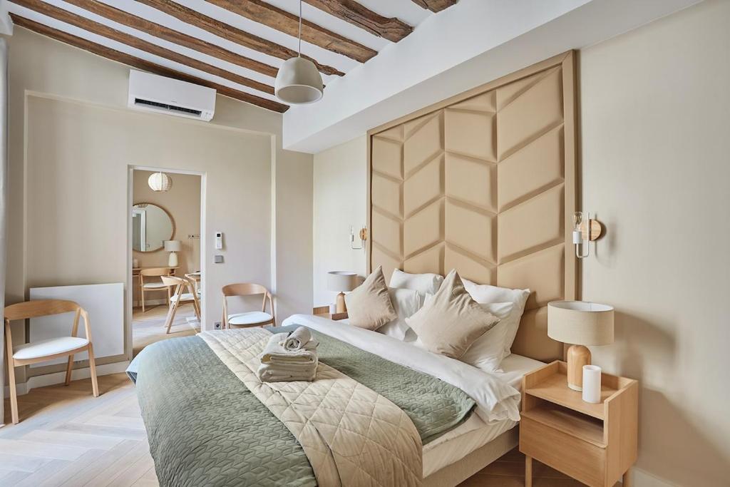 Apartment Center of Paris by Studio prestige - 2