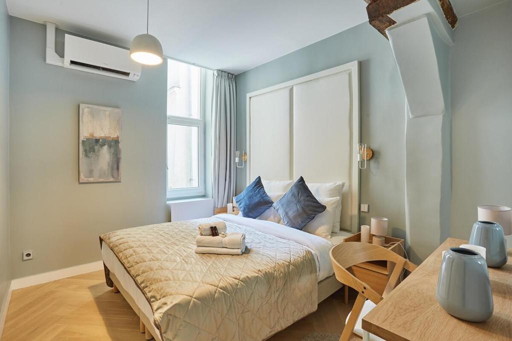 Apartment Center of Paris by Studio prestige - 3