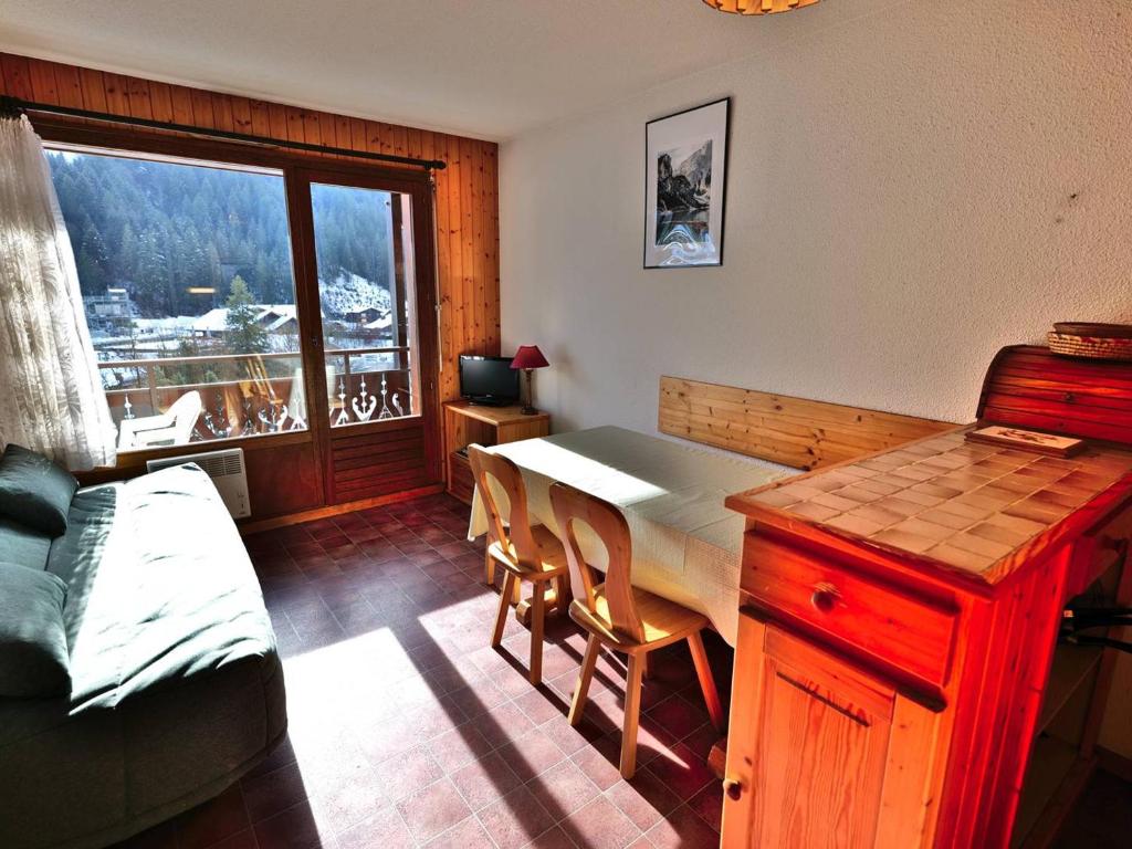 Appartement 2 pièces + coin montagne, balcon sud, au centre du village - FR-1-458-139 - 5