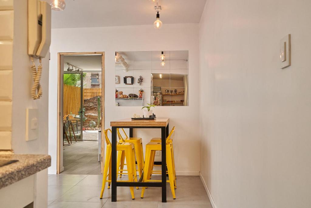 Departamento con patio Bellas Artes - 4