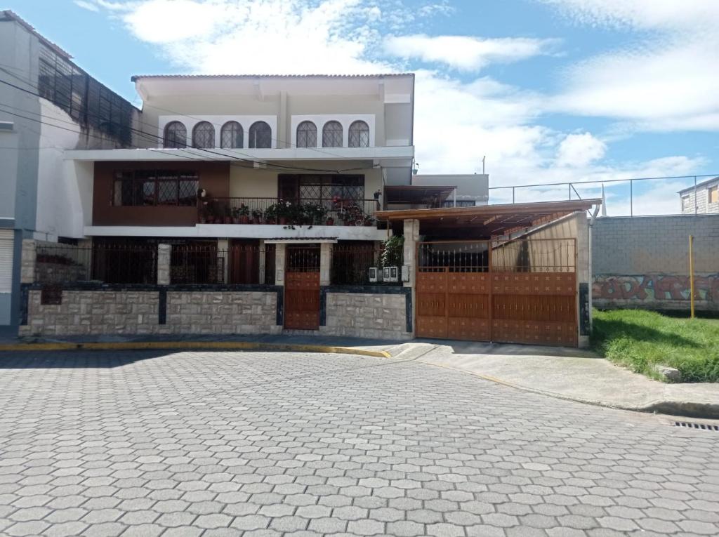 Depa Guajaló - Quicentro Sur con Terraza y Parking - 1
