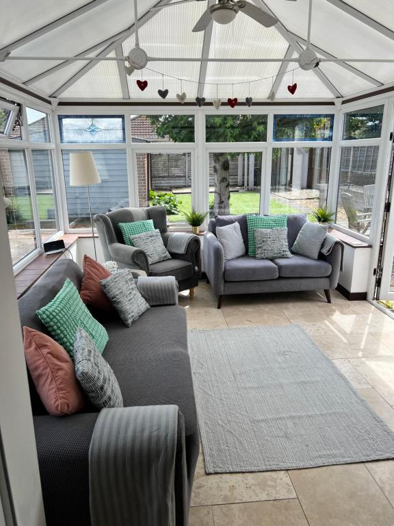 Seaside Getaway 3 Bedrooms, Poole - pet-friendly stay