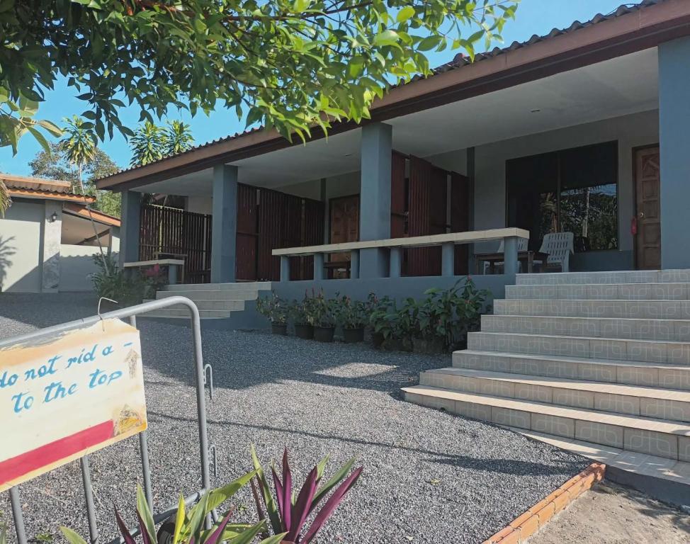 Exterior view, BaanPhong Lanta in Koh Lanta