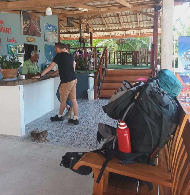 Front desk [24-hour]