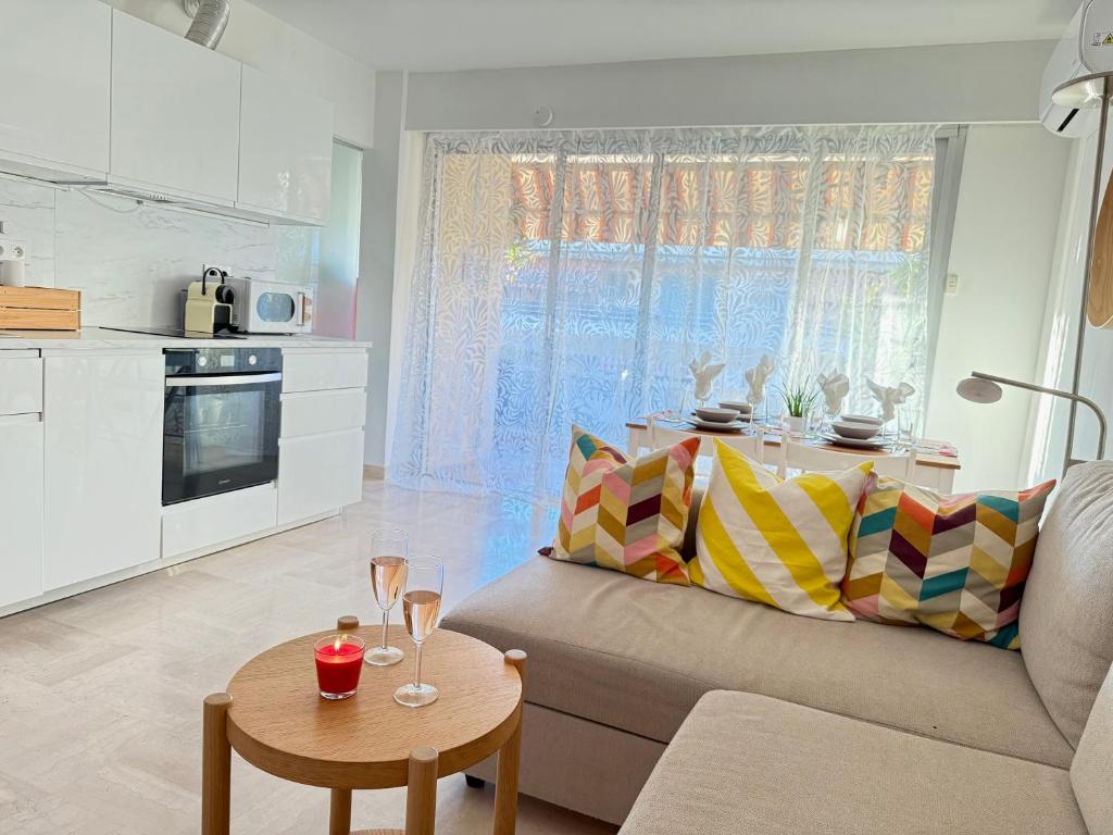 Cozy 1 bedroom apartment Antibes Juan-les-Pins - walk to beaches, restaurants, old town - 1