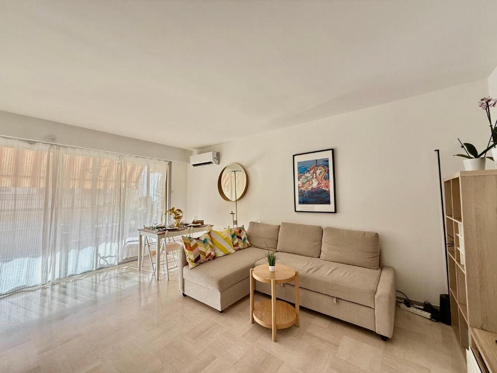 Cozy 1 bedroom apartment Antibes Juan-les-Pins - walk to beaches, restaurants, old town - 4