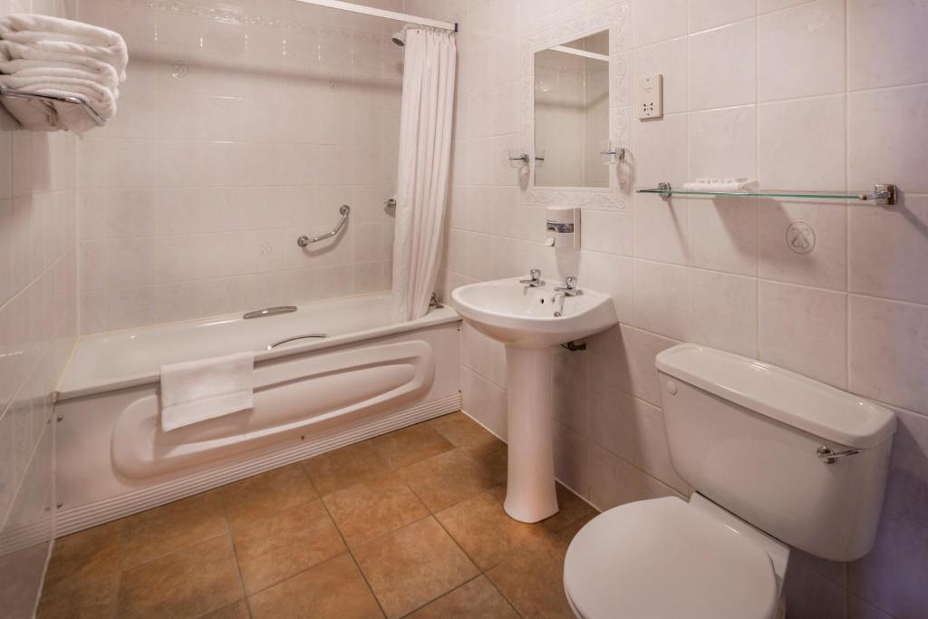 Breffni Arms Hotel photo