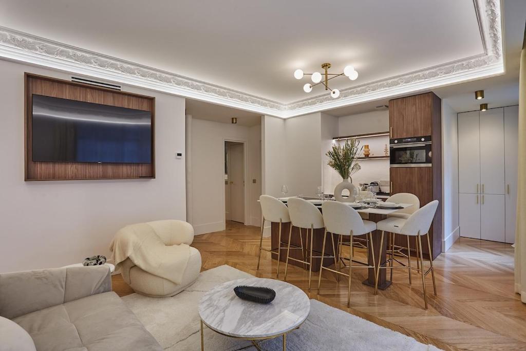 Apartment Matignon St Honore by Studio Prestige - 3