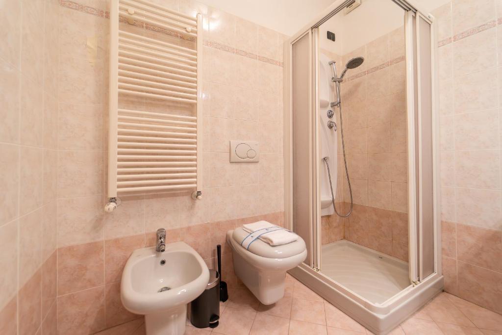 Moderno appartamento con garage, Wi-Fi, aria condizionata e terrazzo - 3